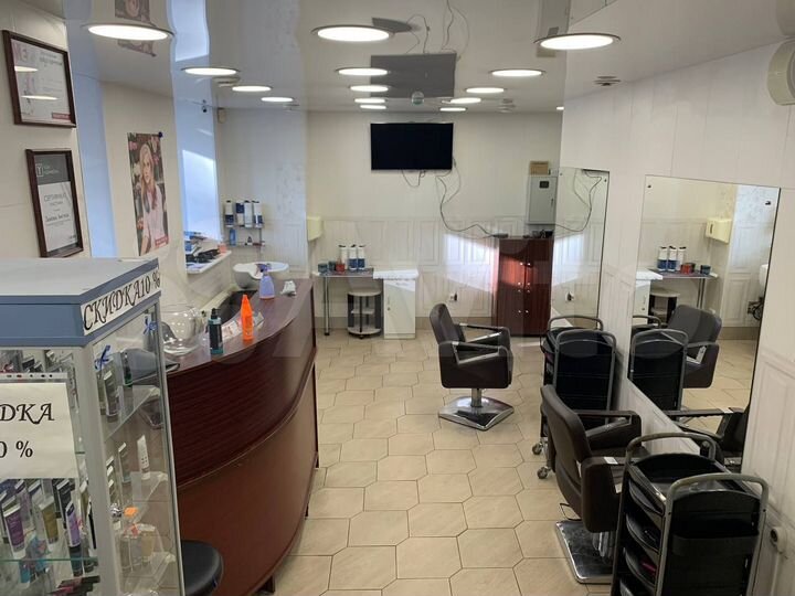 Действующий салон-парикмахерская на 3 места 50 м²