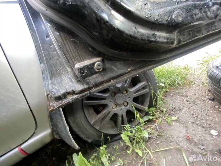 Передняя левая дверь Kia Spectra