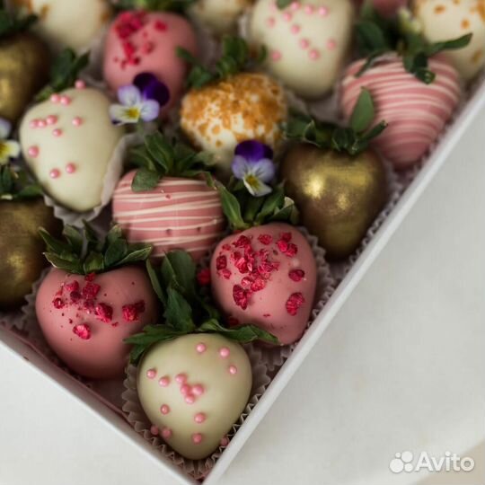 Шикарные букеты из клубники в шоколаде