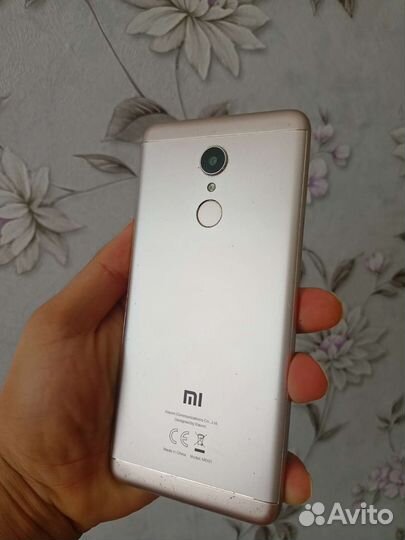 Телефон Xiaomi redmi 5