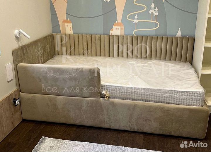 Детская кровать с мягкими бортиками