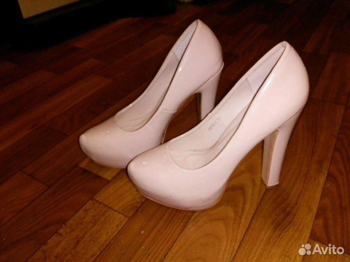 Туфли лабутены беж