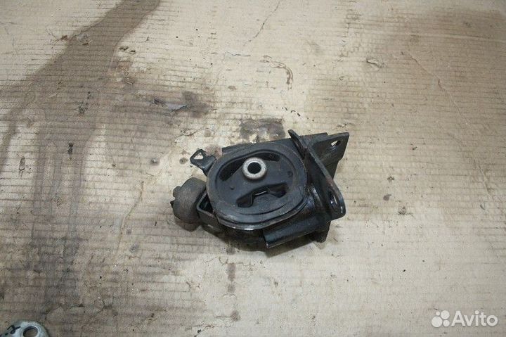 Опора двигателя левая toyota avensis II 2003-2008