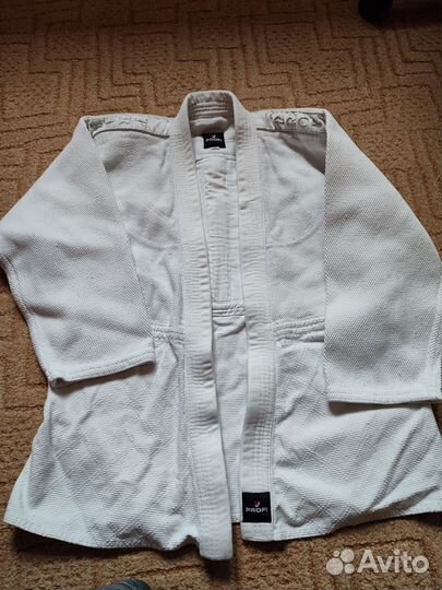 Кимоно и пояс для дзюдо