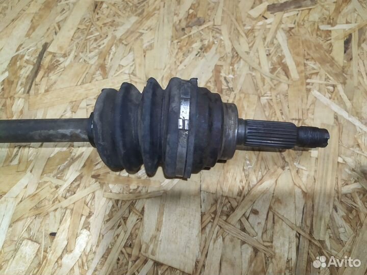 Привод передний правый (длинный) на mazda 323 bf