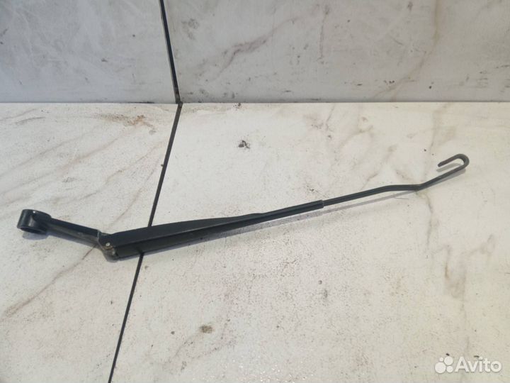 Поводок стеклоочистителя левый LADA Kalina 2012