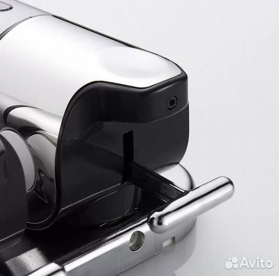 Настенный дозатор для ванной комнаты