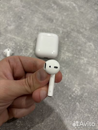 Наушники Apple AirPods