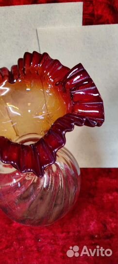 Красивая Стеклянная Ваз. Красное стекло