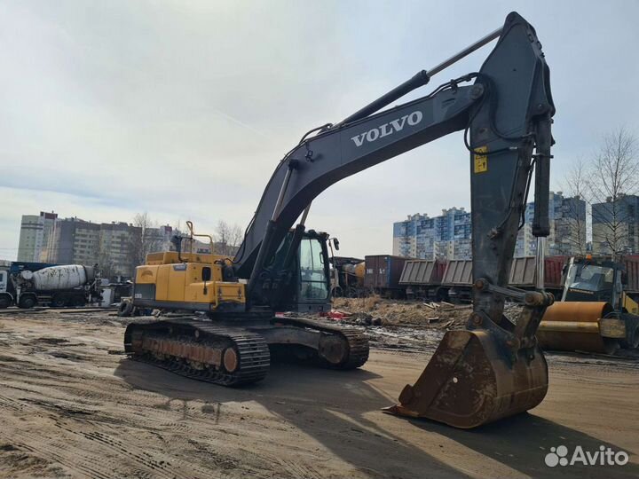 Гусеничный экскаватор Volvo EC300DL, 2014