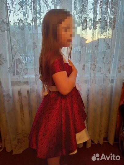 Платье праздничное