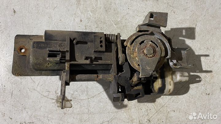 Ручка крышки багажника Mercedes Benz W210