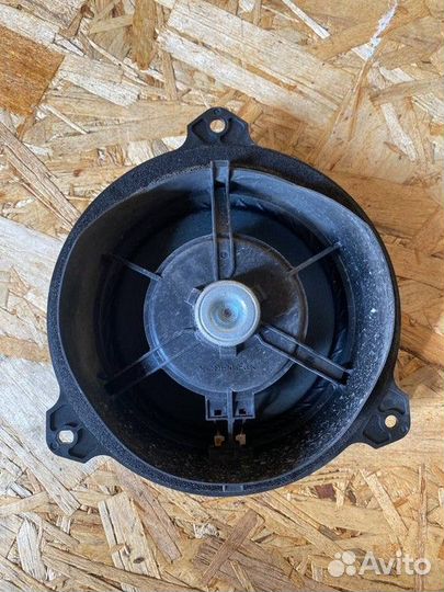 Динамик задней двери Toyota Avensis