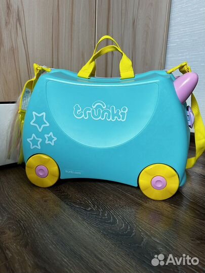 Чемодан детский на колесах