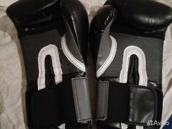 Боксерские перчатки Everlast 16oz