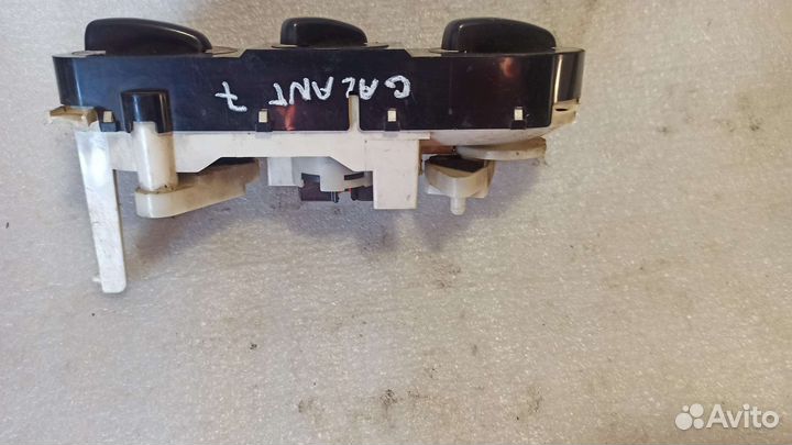 Блок управления печкой Mitsubishi Galant 7