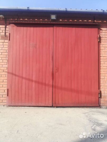 Ворота гаражные с дверью