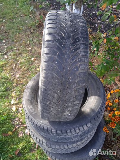 Pirelli Formula Ice 215/65 R16 98