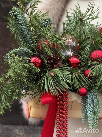 Новогодняя композиция из хвои