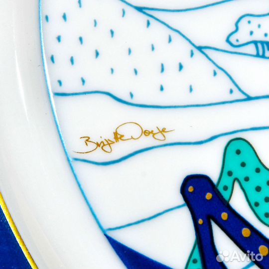 Фарфоровая тарелка