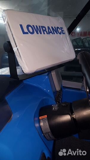 Установка эхолотов Lowrance на катер