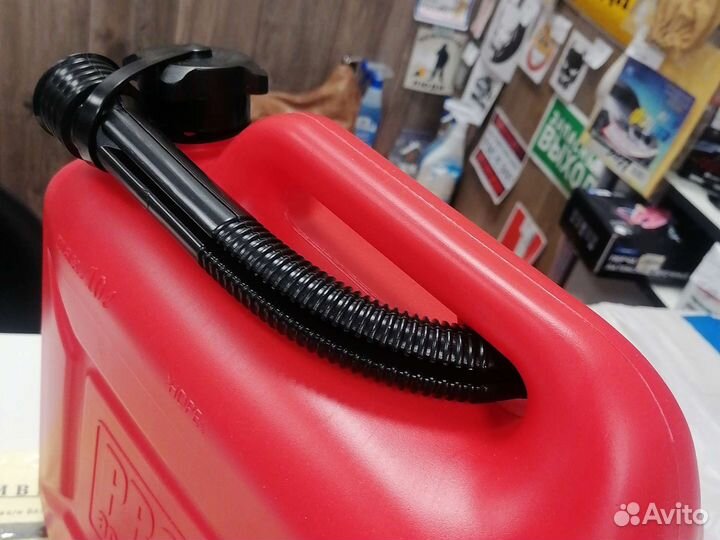 Канистра для бензина пластиковая