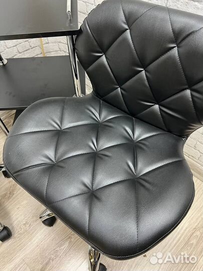 Стул ракушка для мастера в салон