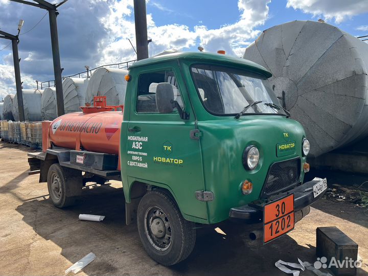 Водитель бензовоза топливозаправщика УАЗ