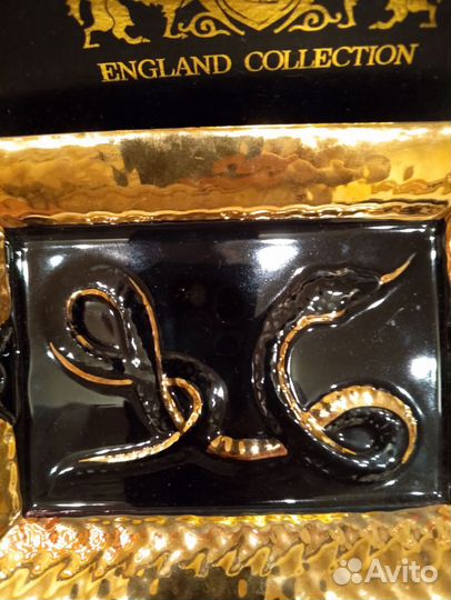 Пепельница. Змея. Англия. Символ года