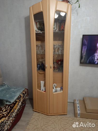 Шкаф под посуду и бокалы