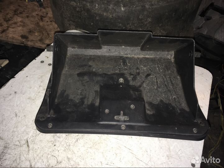 Крышка бардачка Subaru Legacy B11 21M-S08