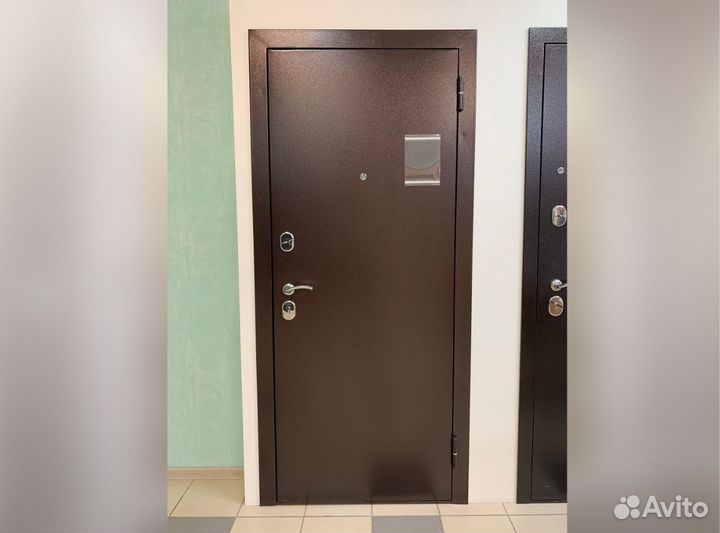Входная дверь в квартиру металлическая