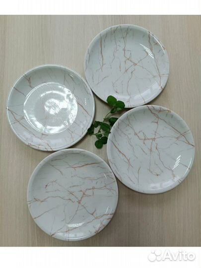 Сервировочный набор тарелок. Фарфор