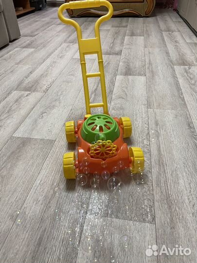 Газонокосилка с мыльными пузырями