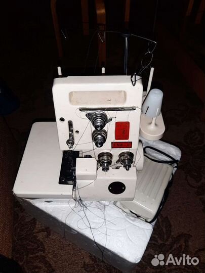Швейная машинка оверлок