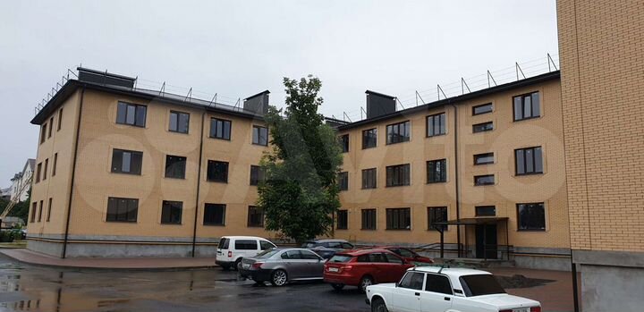 2-к. квартира, 63 м², 1/3 эт.