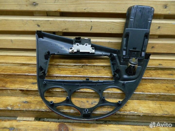 Рамка магнитолы Ford Focus рест. 2002 98AB-A046A04
