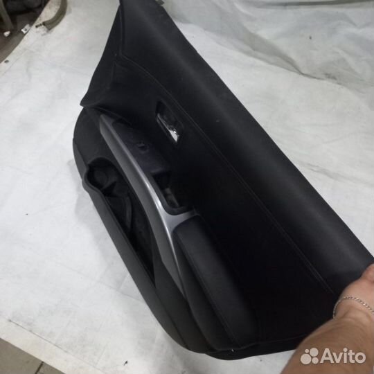 Обшивка двери передняя правая Mitsubishi Outlander