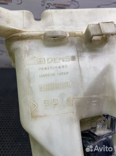 Бачок омывателя Mitsubishi Libero