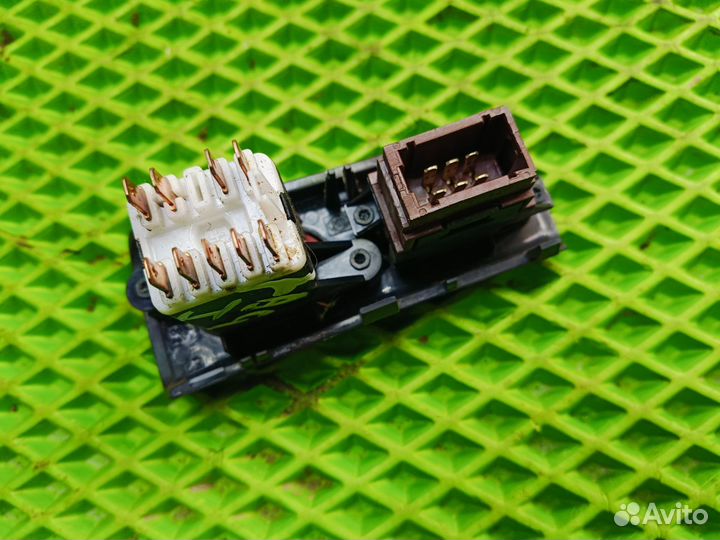 Кнопка аварийки Renault Laguna 1