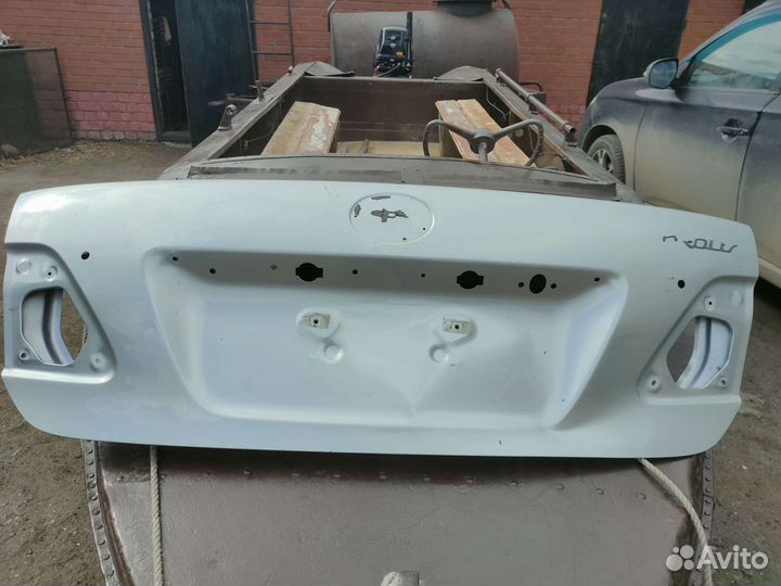 Дверь багажника toyota corolla