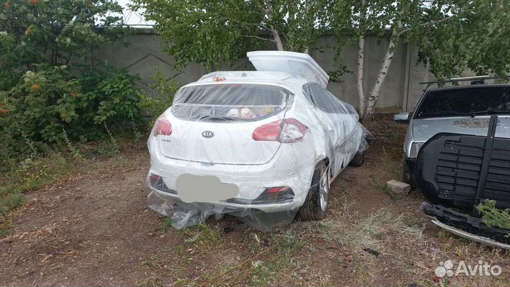 Kia Ceed 1.6 МТ, 2013, битый, 110 000 км