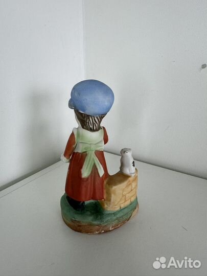 Фарфоровая статуэтка