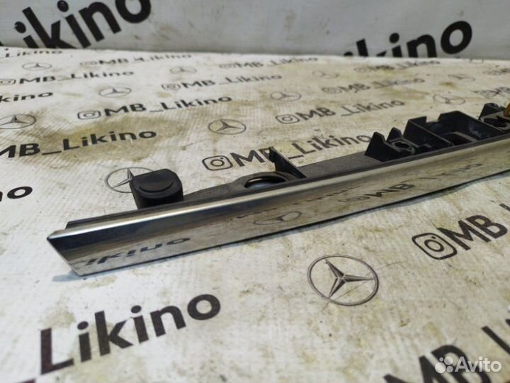 Накладка крышки багажника Mercedes C-Class W204