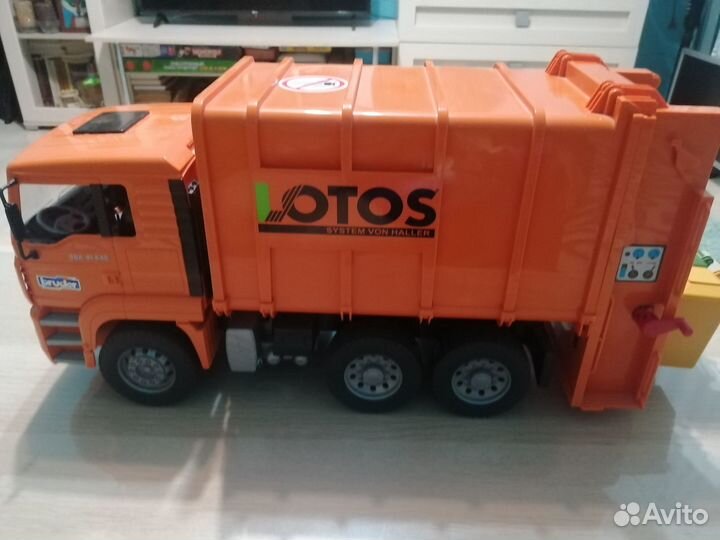 Игрушка самосвал брудер