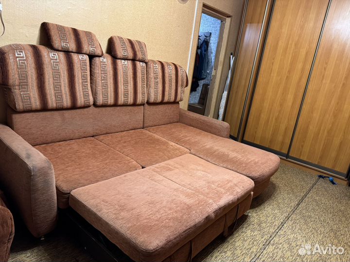 Большой угловой диван