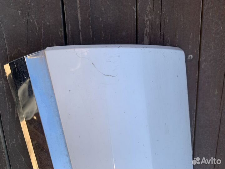 Накладка задней правой двери Touareg 2010-2018