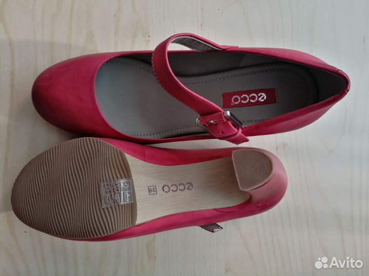 Туфли 39 р. новые