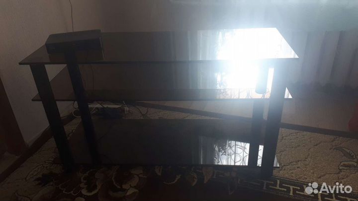 Стеклянная тумба для телевизора