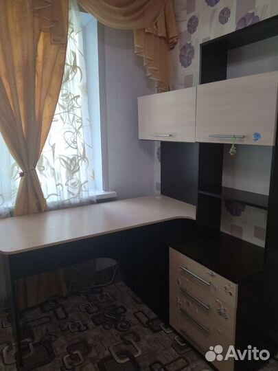 Угловой компьютерный стол